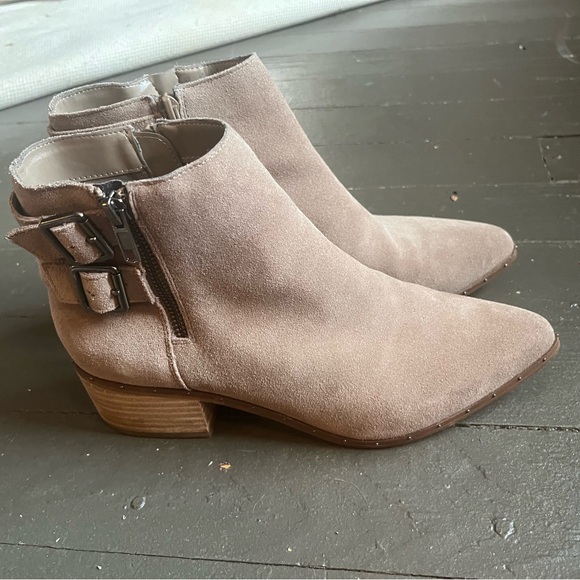 Bleecker & Bond Georgia tan suede ankle boots size 9.5 - Picture 10 of 11